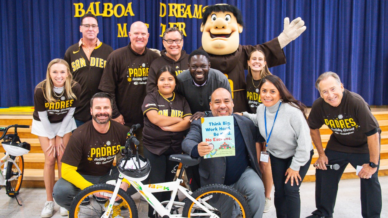 Padres Holiday Giveaway